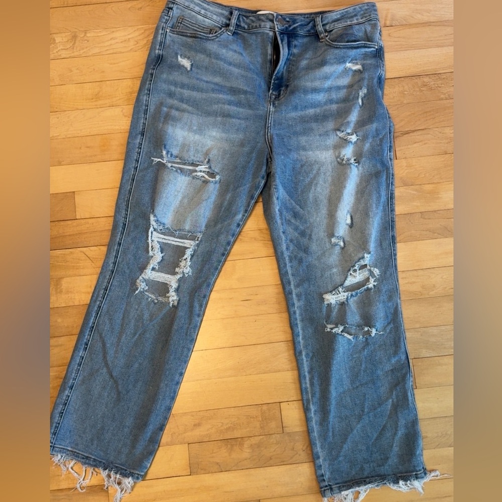 Mica Distressed Jeans
